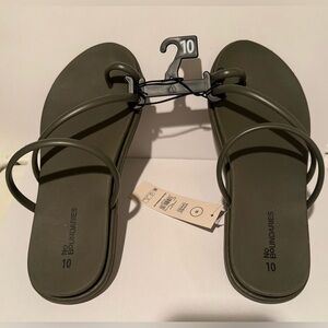 No Boundaries Women's Strappy Toe Loop Sandals